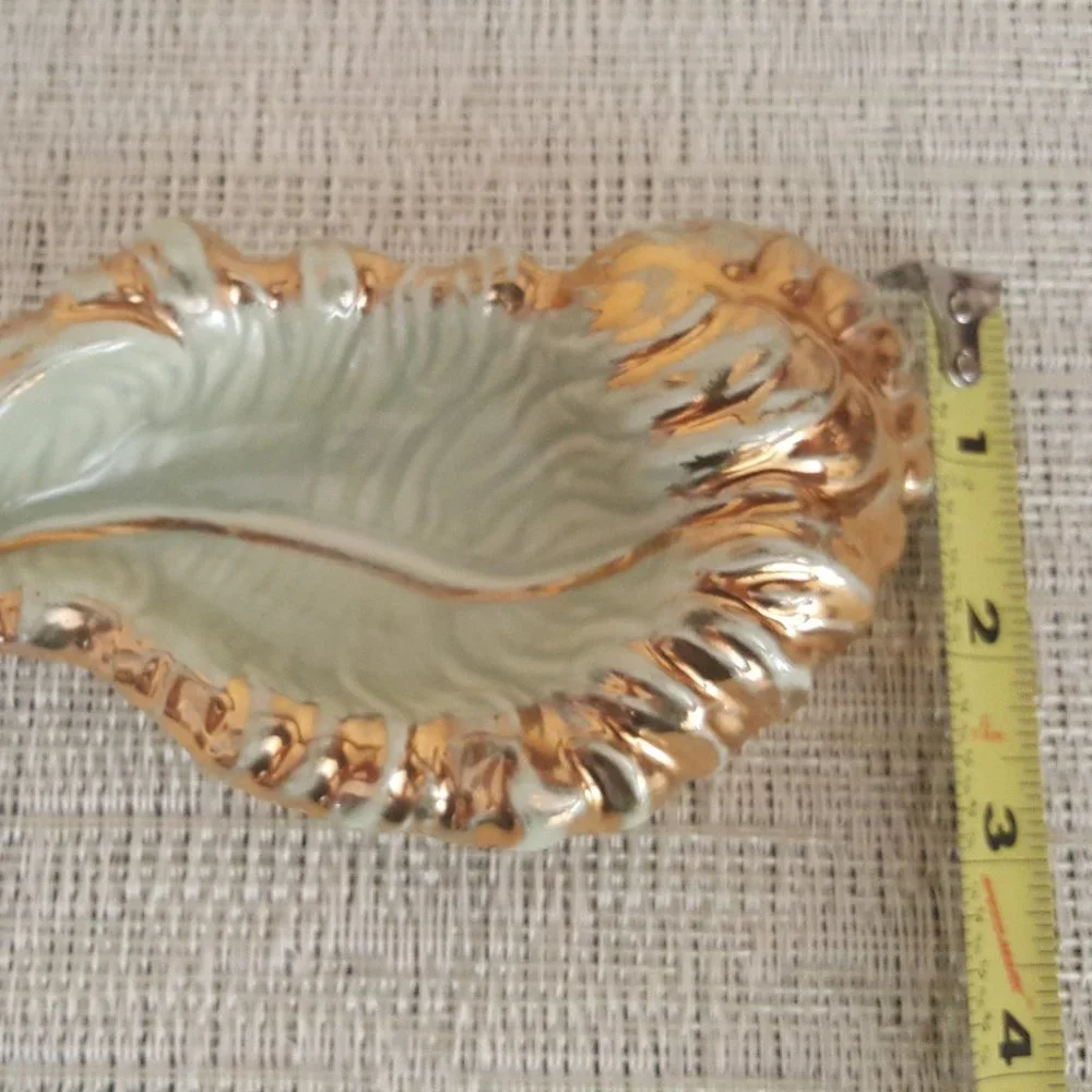 Vintage Leaf Shaped Tray Soap Dish Tabletop Decor 5.5 Inches Ceramic Distressed